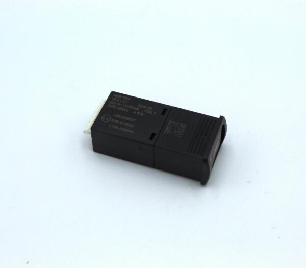 COMMUTATORE UNIVERSALE CON SAFETY-CAR INCORPORATO E INDICATORE DI LIVELLO UNIVERSAL SWITCH UNIT WITH BUILT-IN CAR-SAFETY AND LEVEL INDICATOR